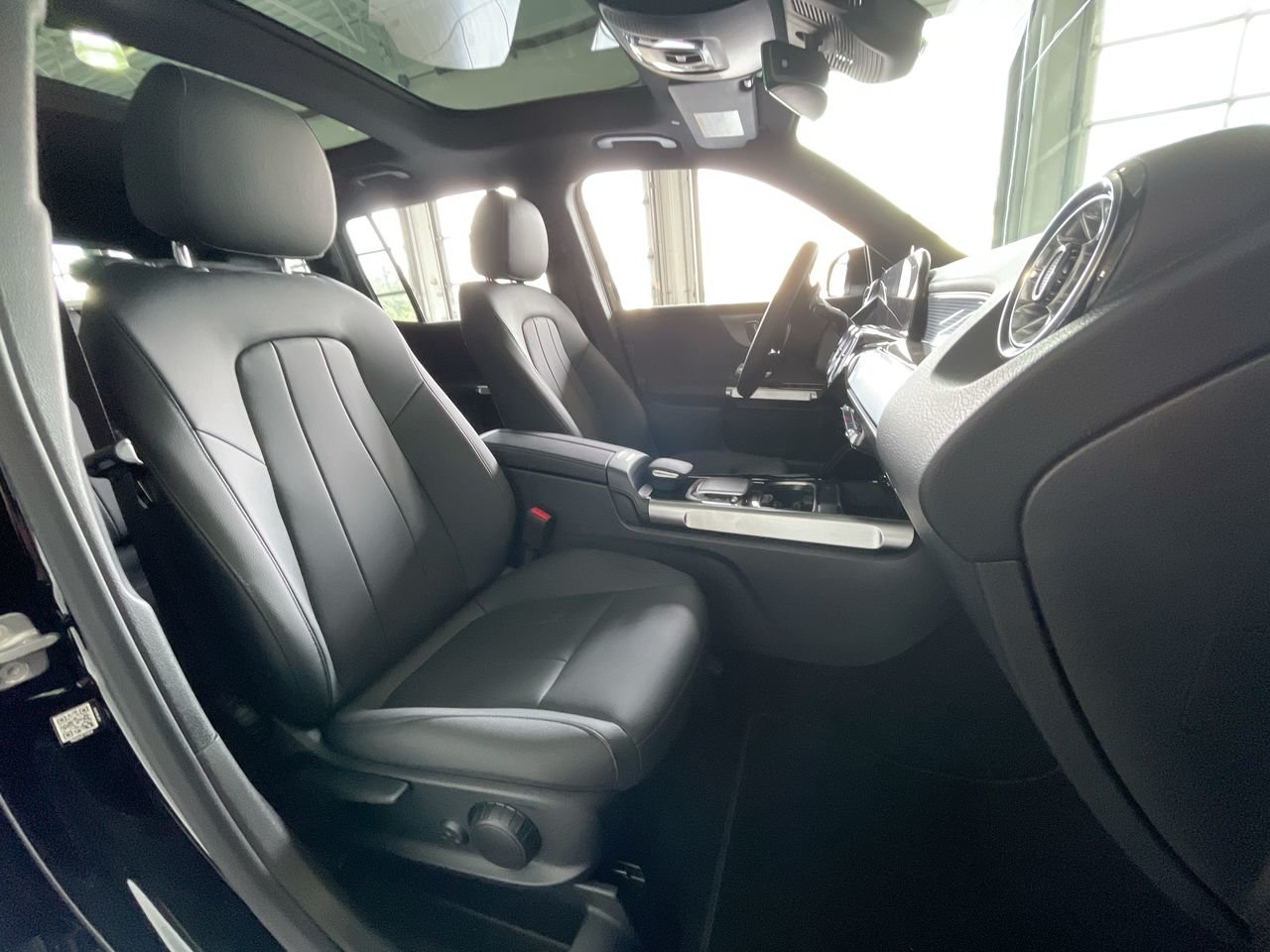Used 2023 Night Black Mercedes-Benz 4MATIC SUV image 34