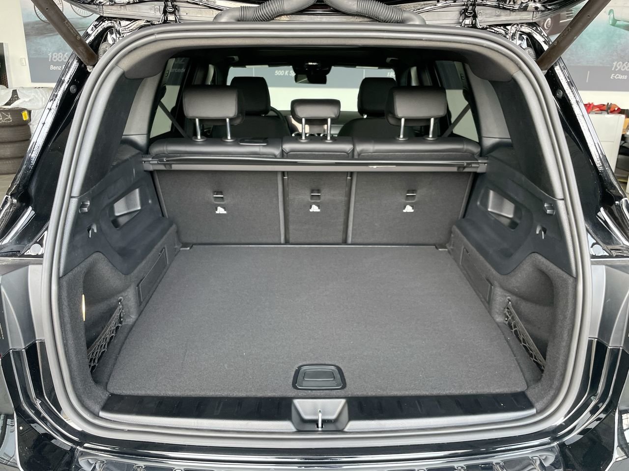 Used 2023 Night Black Mercedes-Benz 4MATIC SUV image 32