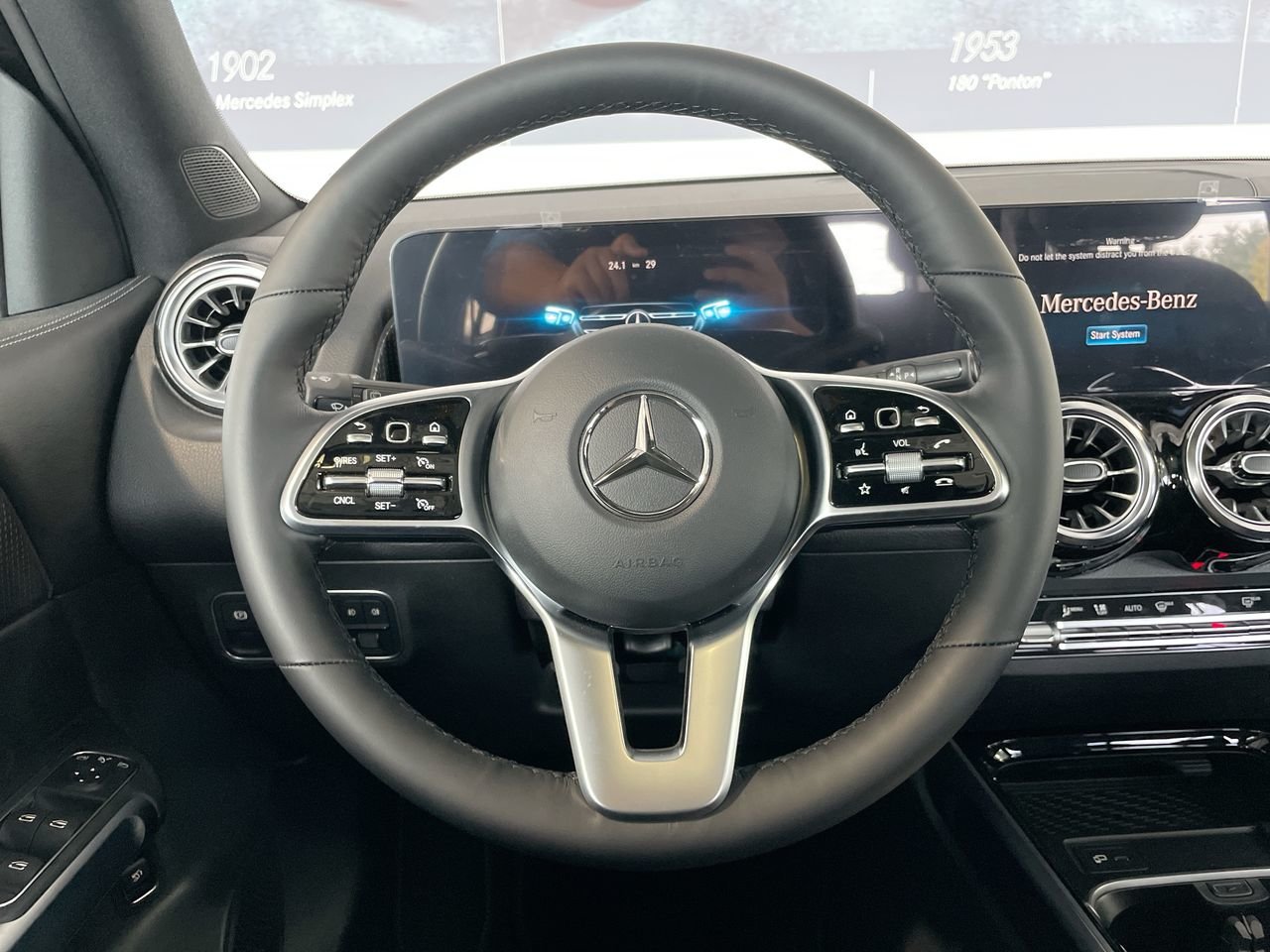 Used 2023 Night Black Mercedes-Benz 4MATIC SUV image 22