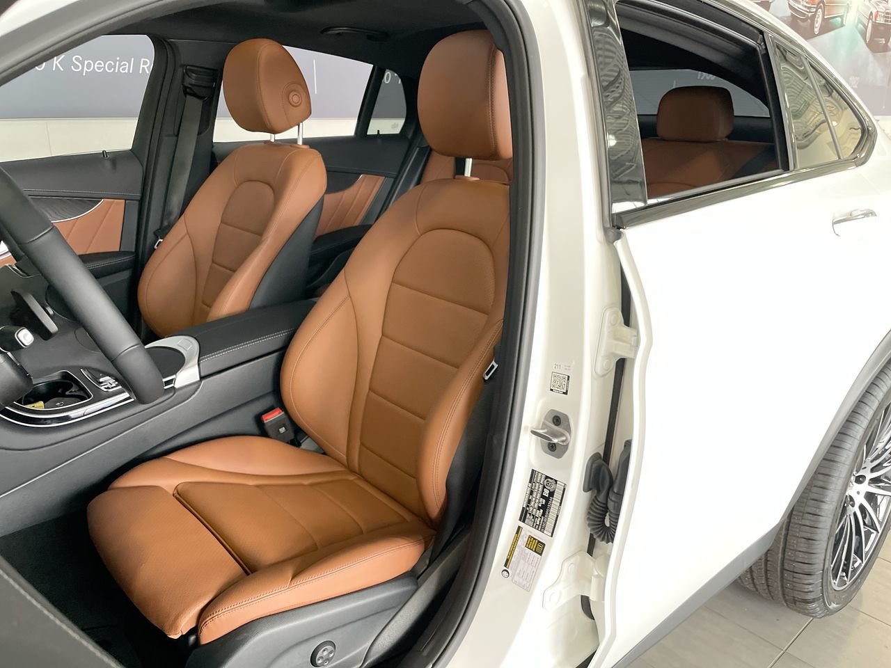 Used 2023 Polar White Mercedes-Benz 4MATIC Coupe image 19
