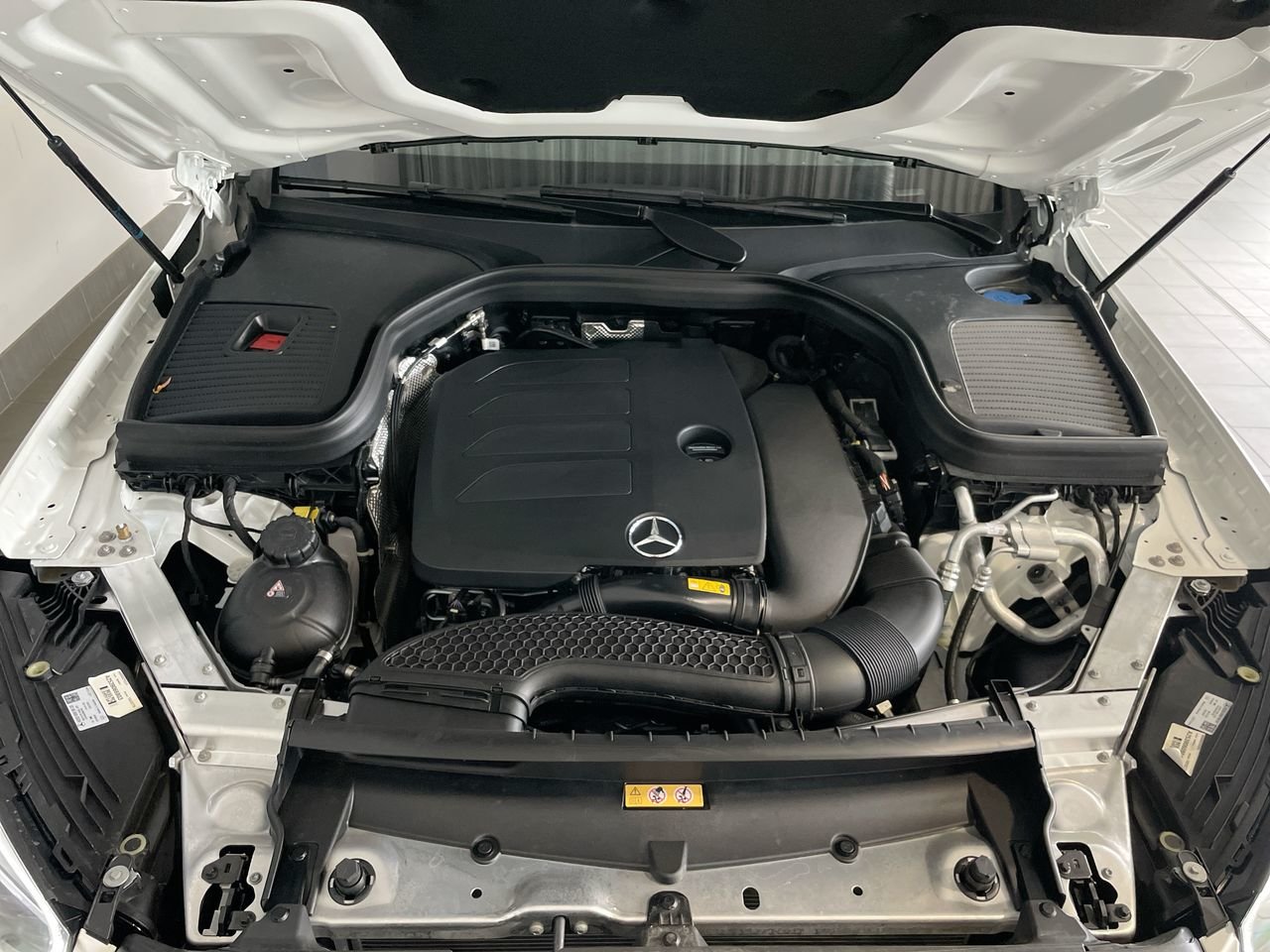 Used 2023 Polar White Mercedes-Benz 4MATIC Coupe image 35