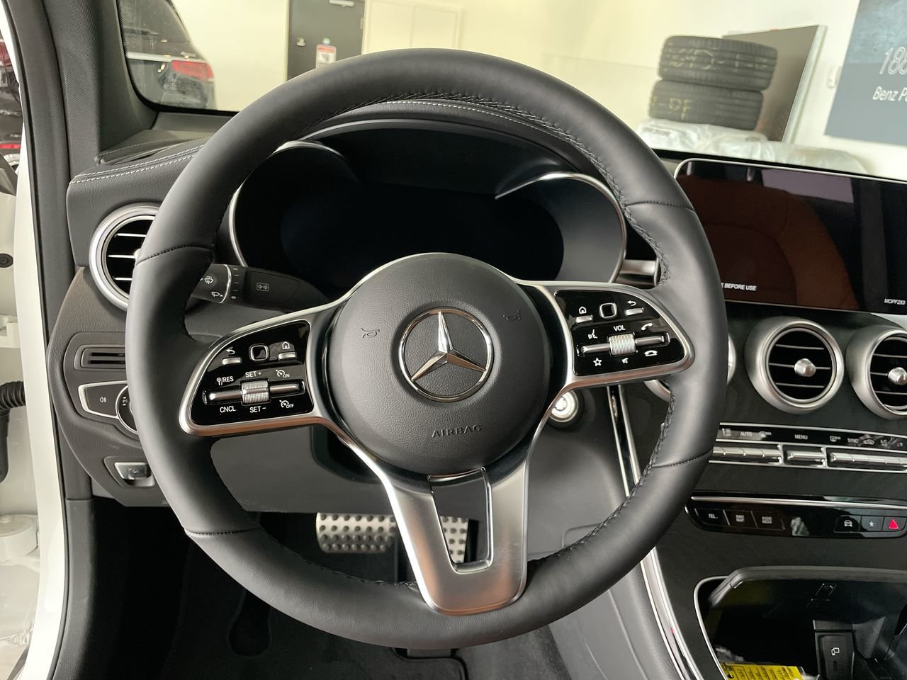 Used 2023 Polar White Mercedes-Benz 4MATIC Coupe image 22