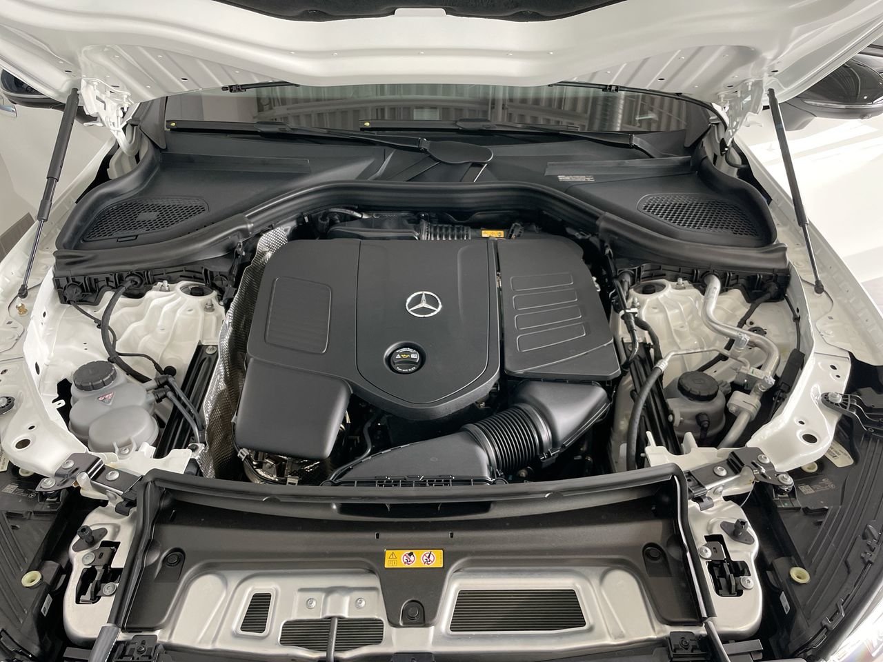 Used 2023 Polar White Mercedes-Benz 4MATIC SUV image 35