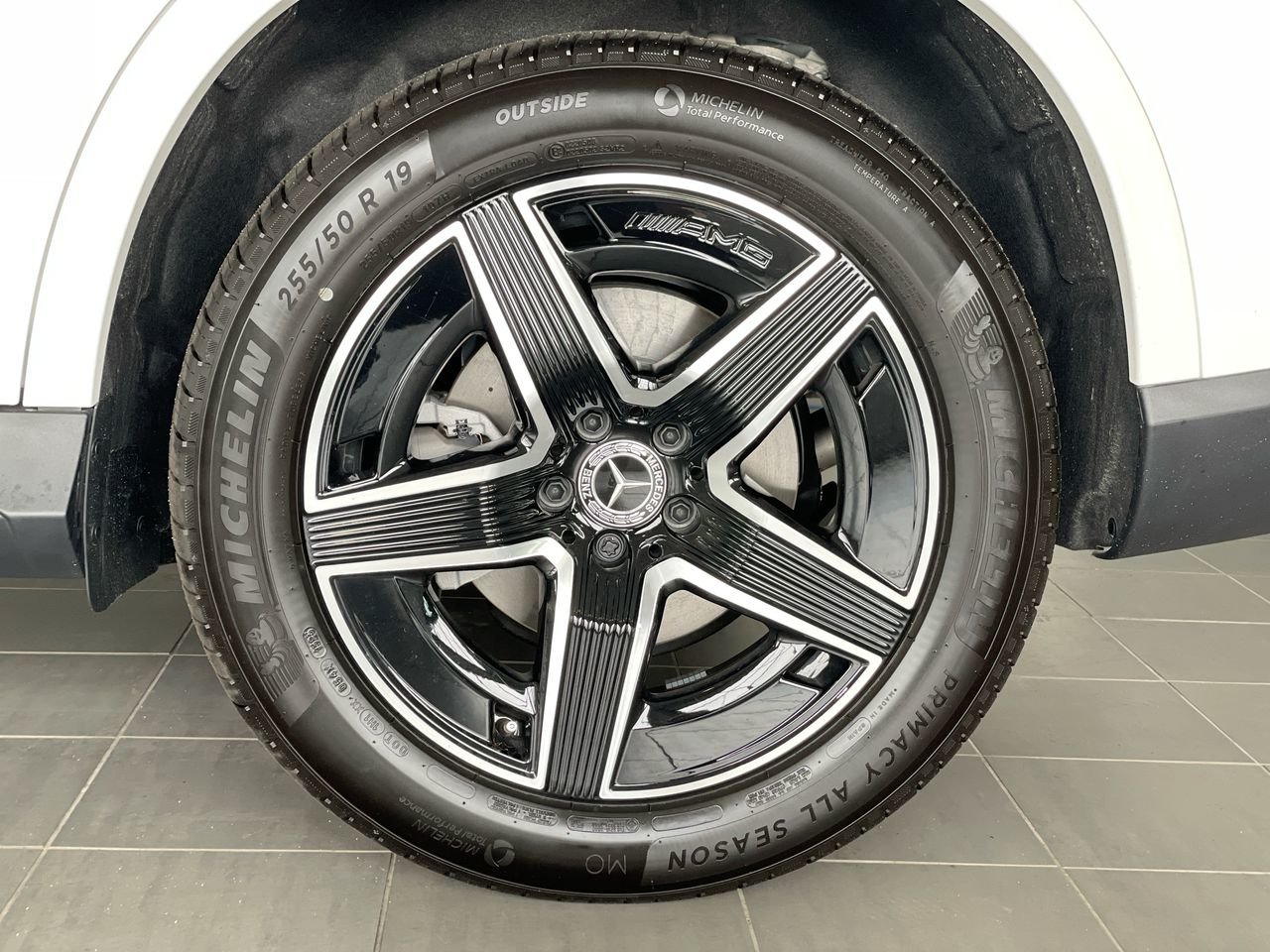 Used 2023 Polar White Mercedes-Benz 4MATIC SUV image 18