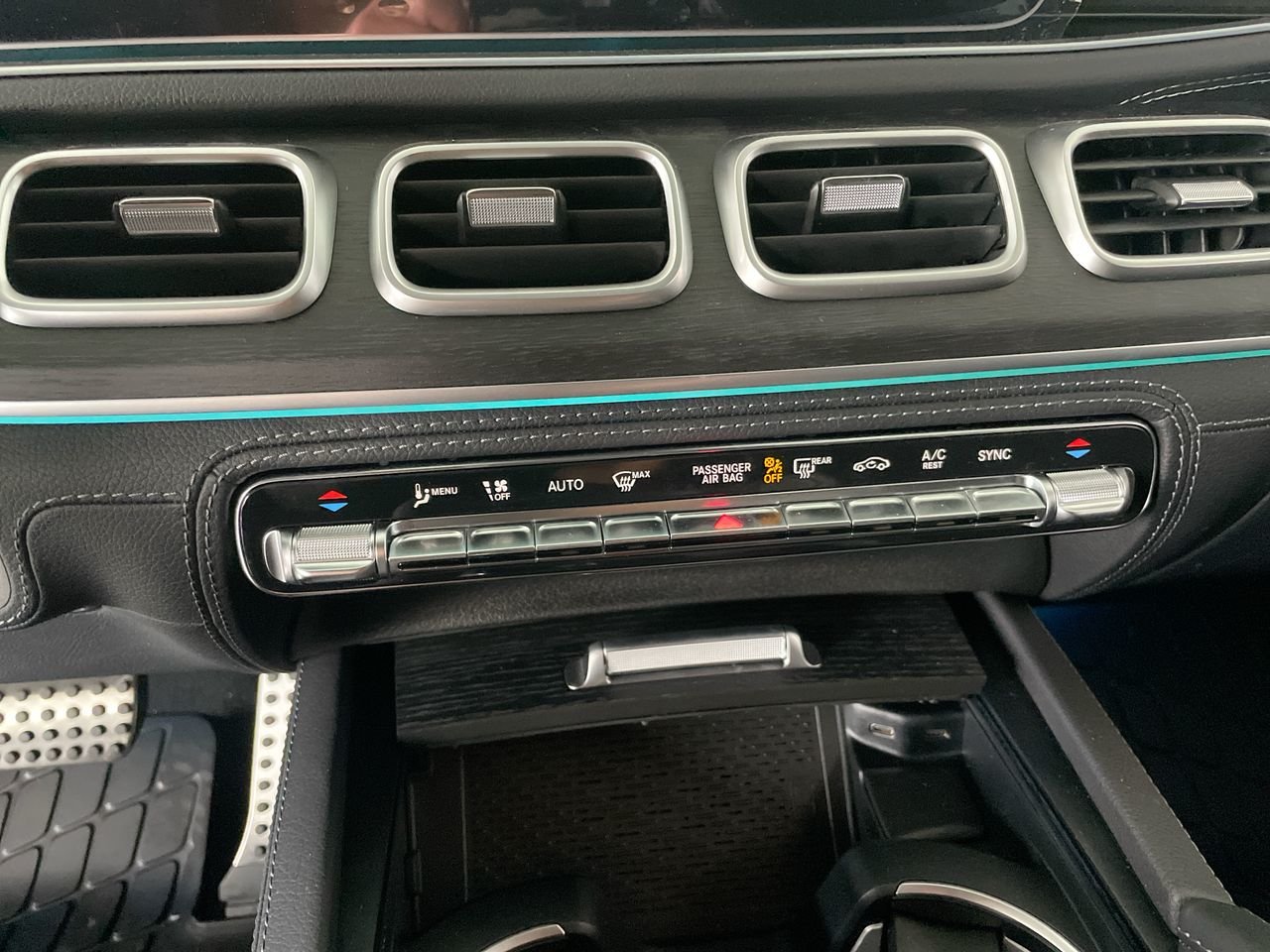New 2023 Polar White Mercedes-Benz GLE 53 C4MATIC+ image 28