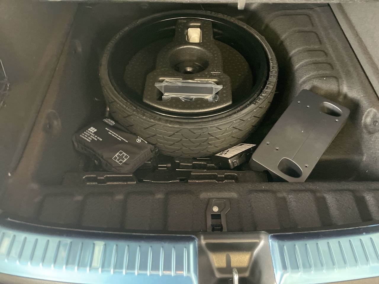 New 2023 Polar White Mercedes-Benz GLE 53 C4MATIC+ image 34