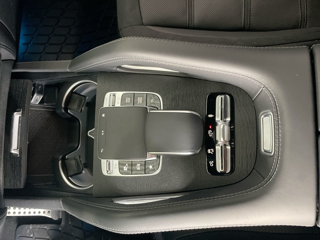 New 2023 Polar White Mercedes-Benz GLE 53 C4MATIC+ image 30