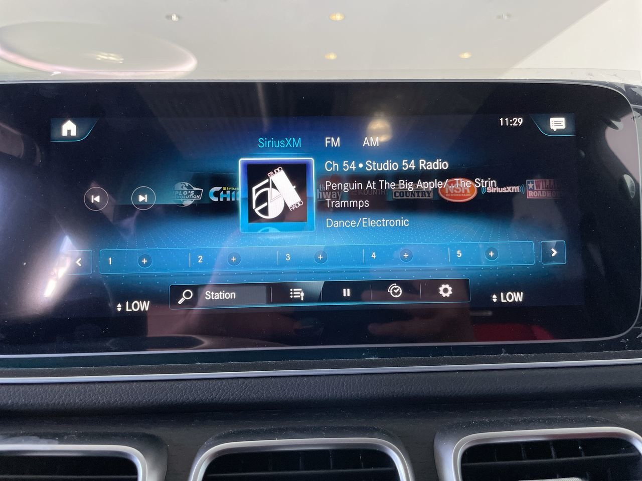 New 2023 Polar White Mercedes-Benz GLE 53 C4MATIC+ image 25