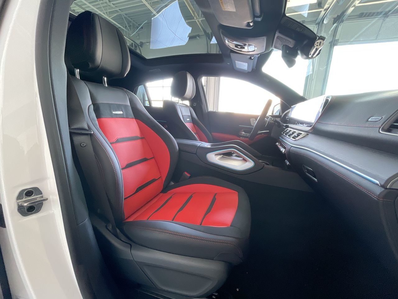New 2023 Polar White Mercedes-Benz GLE 53 C4MATIC+ image 35