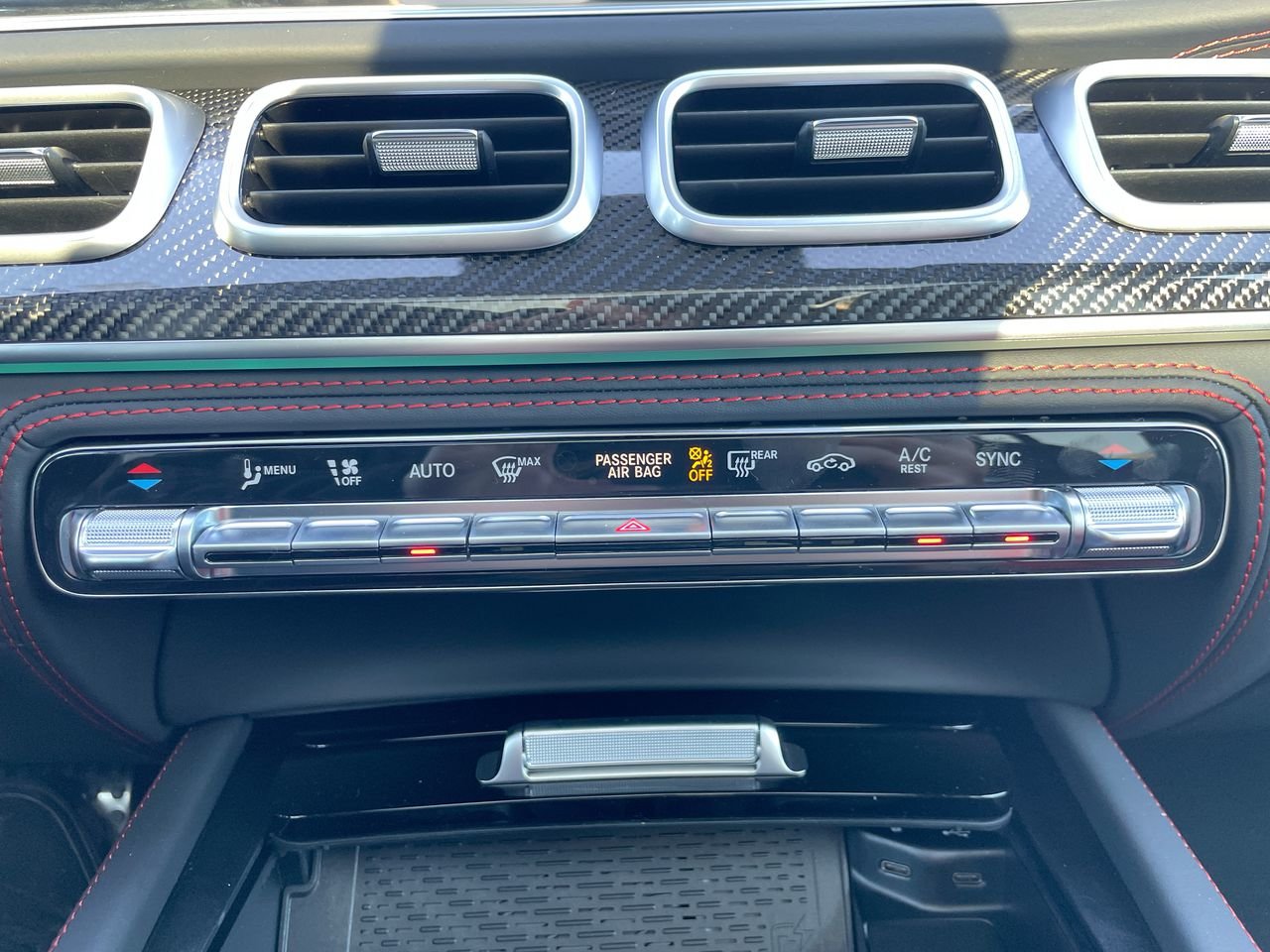 New 2022 MANUFAKTUR Diamond White Bright Mercedes-Benz AMG 63 S 4MATIC image 29