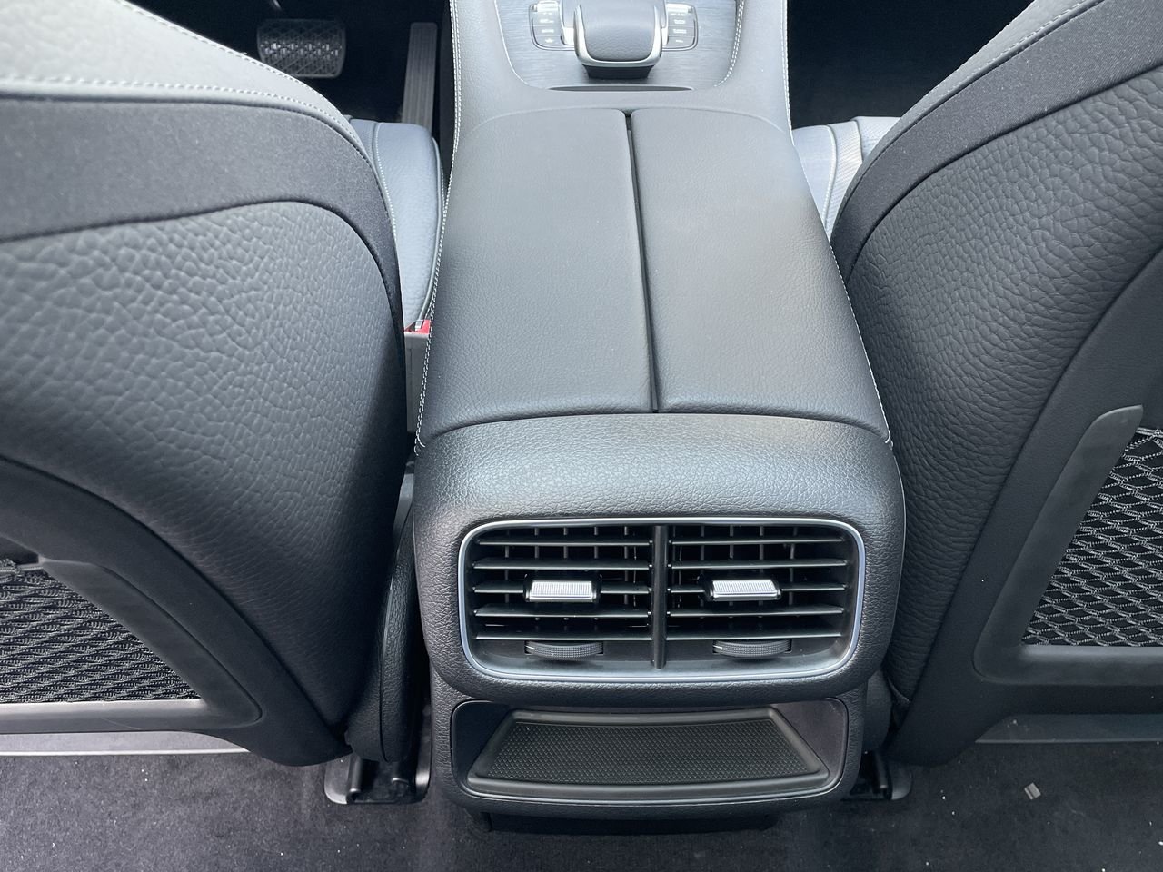 New 2023 Polar White Mercedes-Benz 450 4MATIC image 30