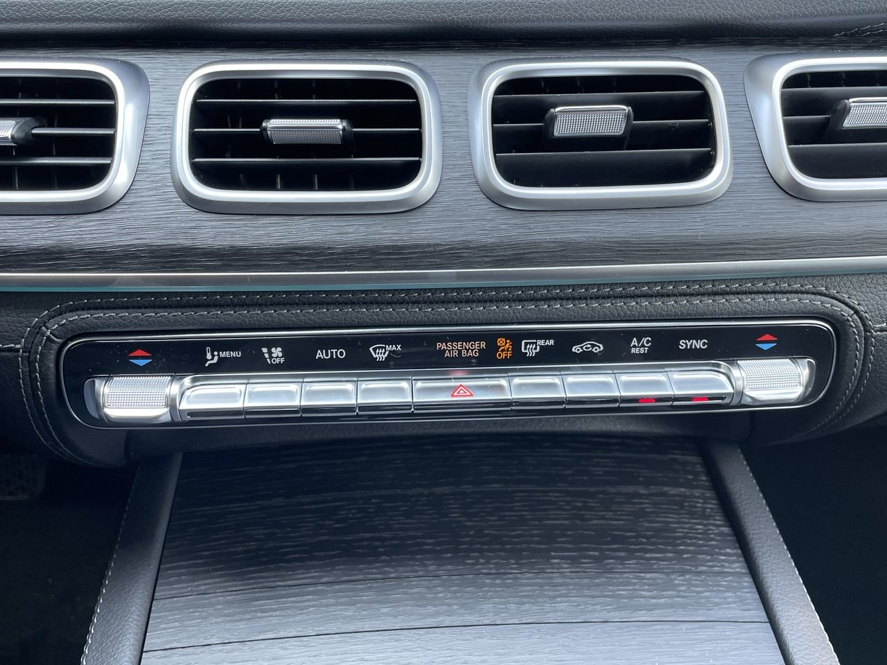 New 2023 Polar White Mercedes-Benz 450 4MATIC image 28