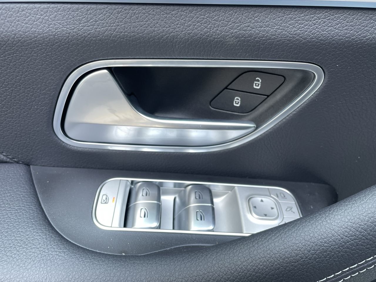 New 2023 Polar White Mercedes-Benz 450 4MATIC image 22