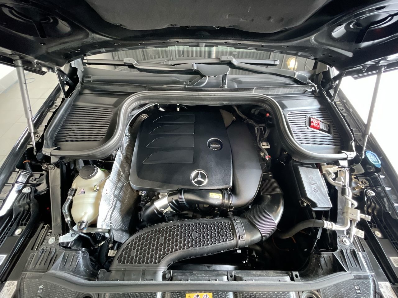 Certified Used 2021 Obsidian Black Met Mercedes-Benz 4MATIC SUV image 35
