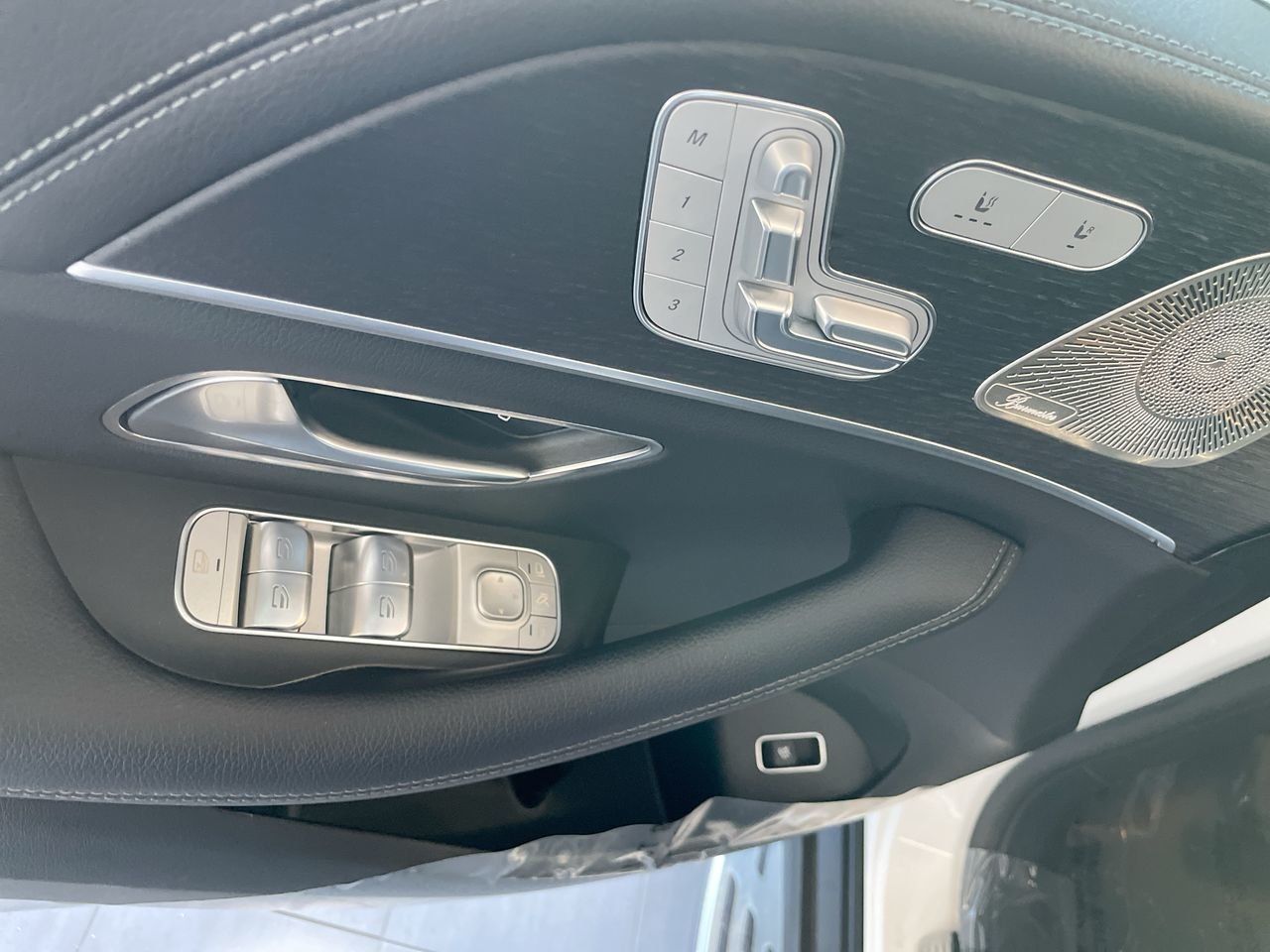 Certified Used 2022 Polar White Mercedes-Benz 4MATIC SUV image 21