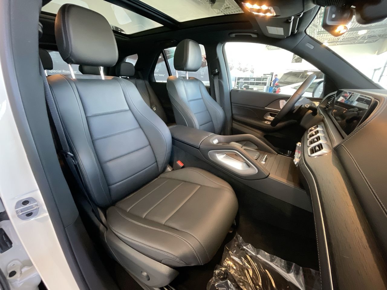 Certified Used 2022 Polar White Mercedes-Benz 4MATIC SUV image 34