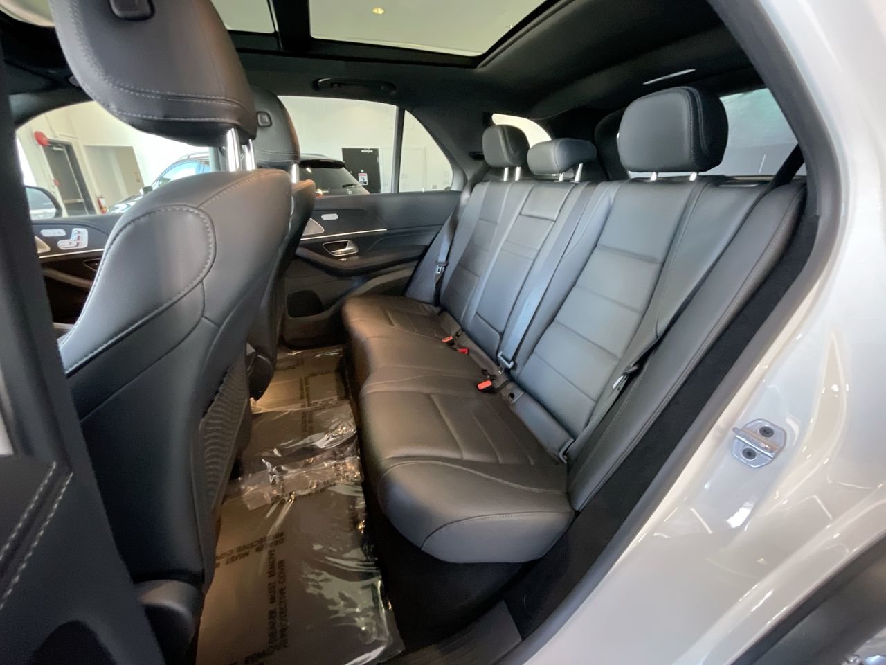Certified Used 2022 Polar White Mercedes-Benz 4MATIC SUV image 31