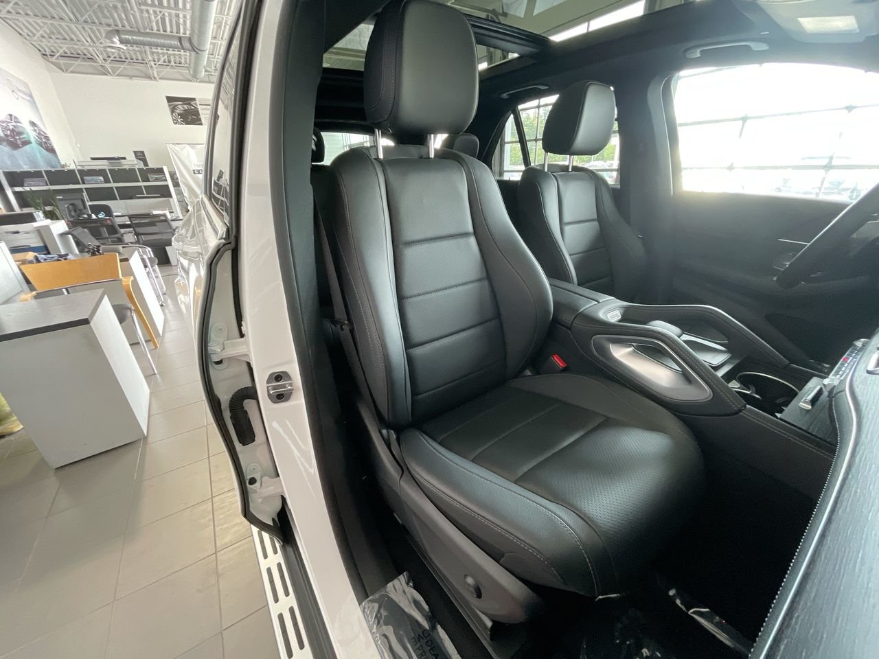 Certified Used 2022 Polar White Mercedes-Benz 4MATIC SUV image 35