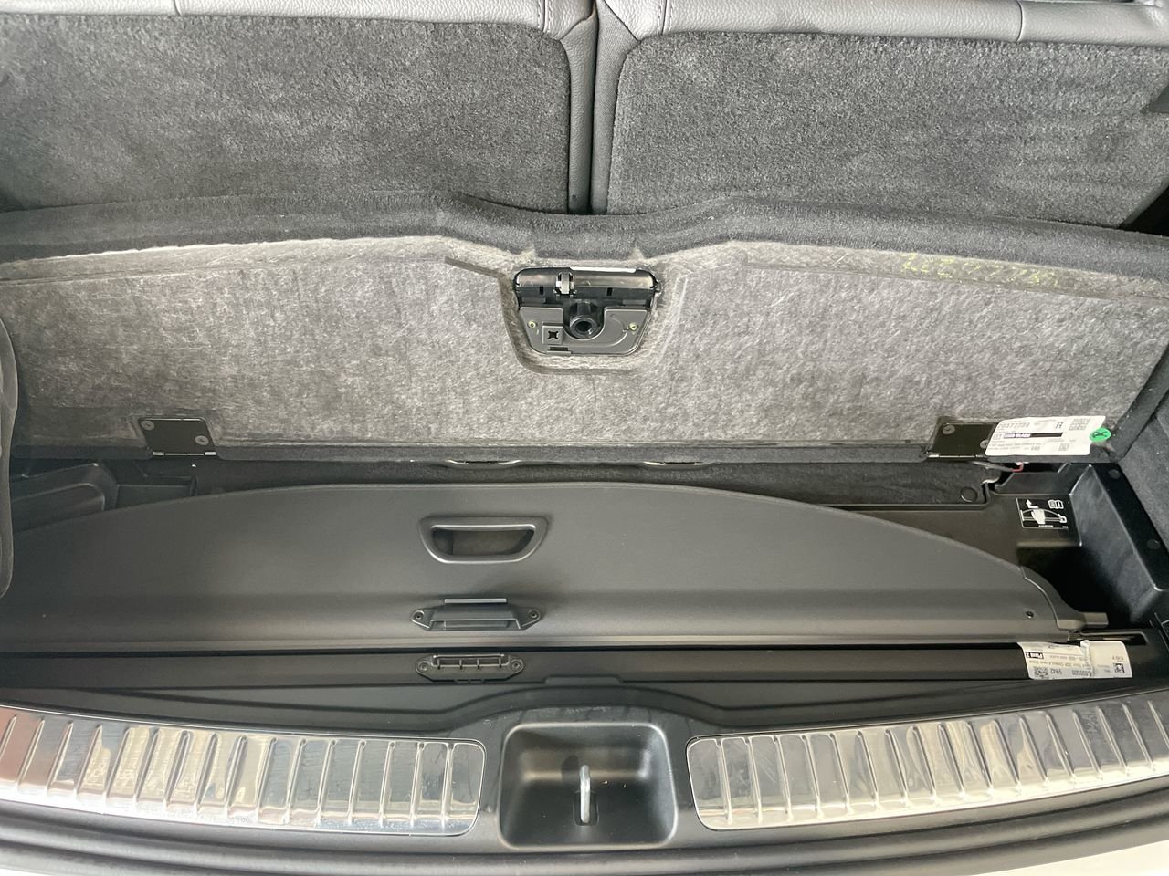 Certified Used 2022 Polar White Mercedes-Benz 4MATIC SUV image 34