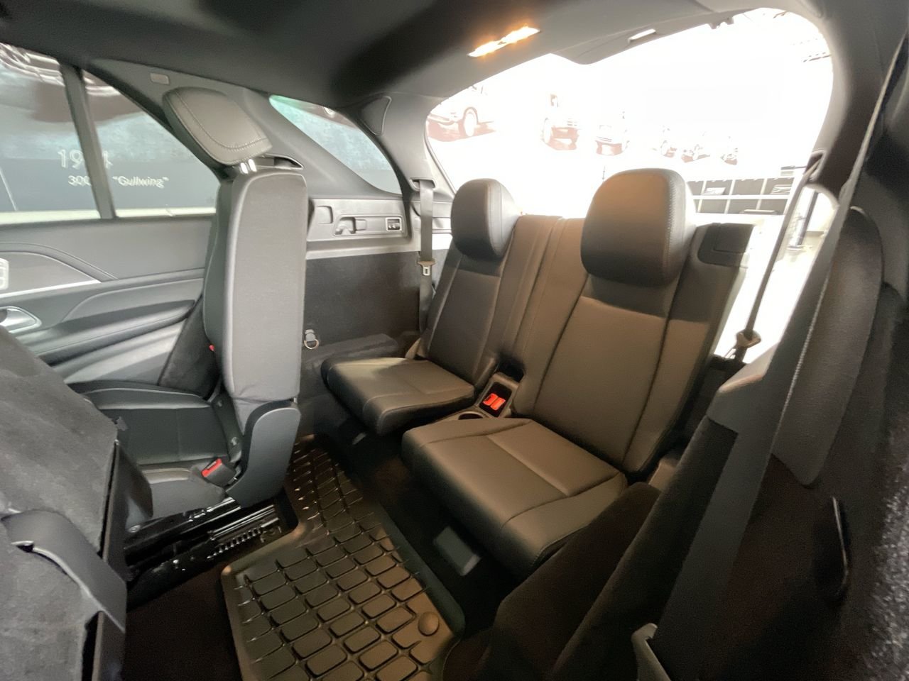 Certified Used 2022 Polar White Mercedes-Benz 4MATIC SUV image 32