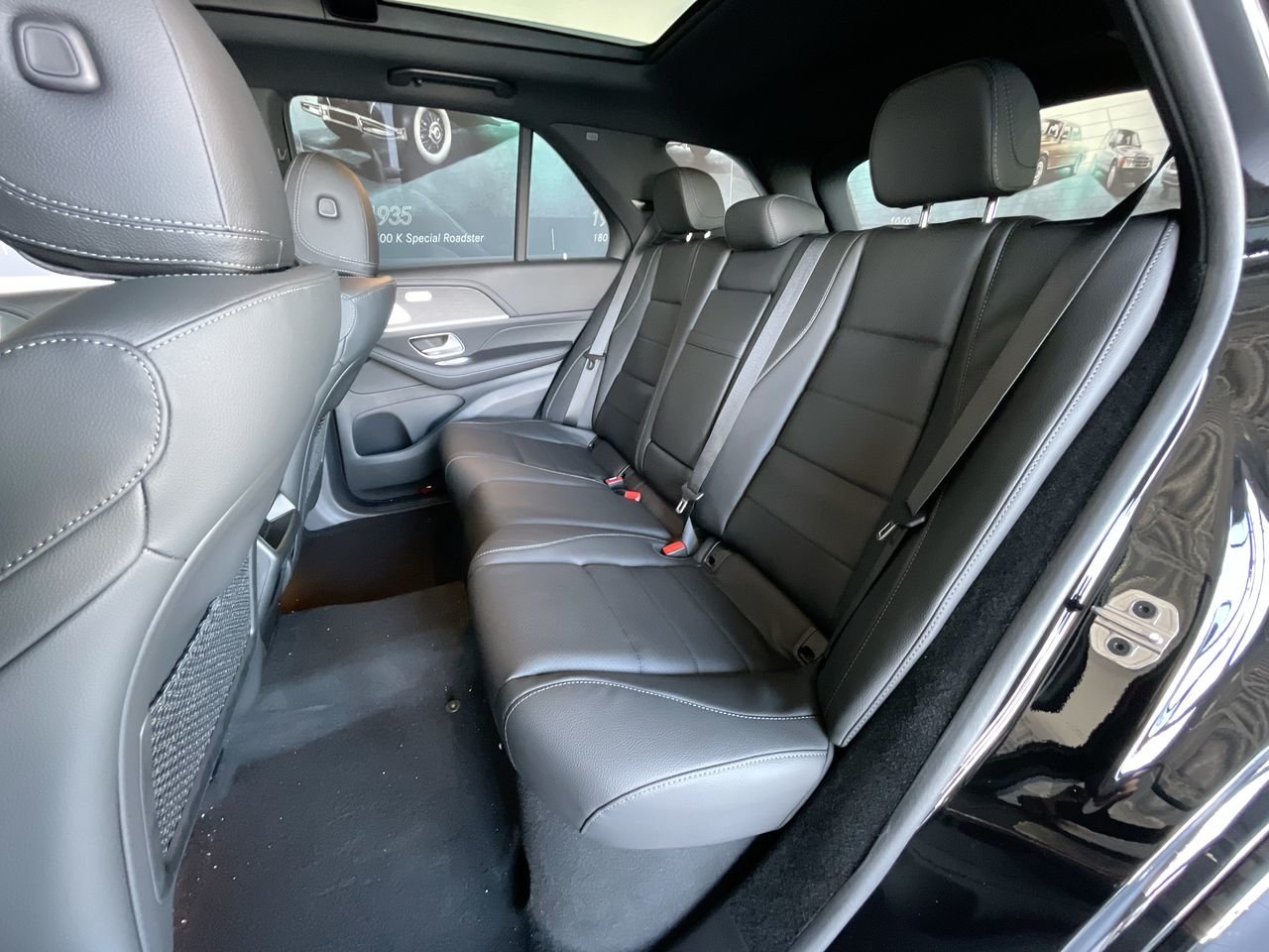 Used 2023 Obsidian Black Metallic Mercedes-Benz 4MATIC SUV image 31