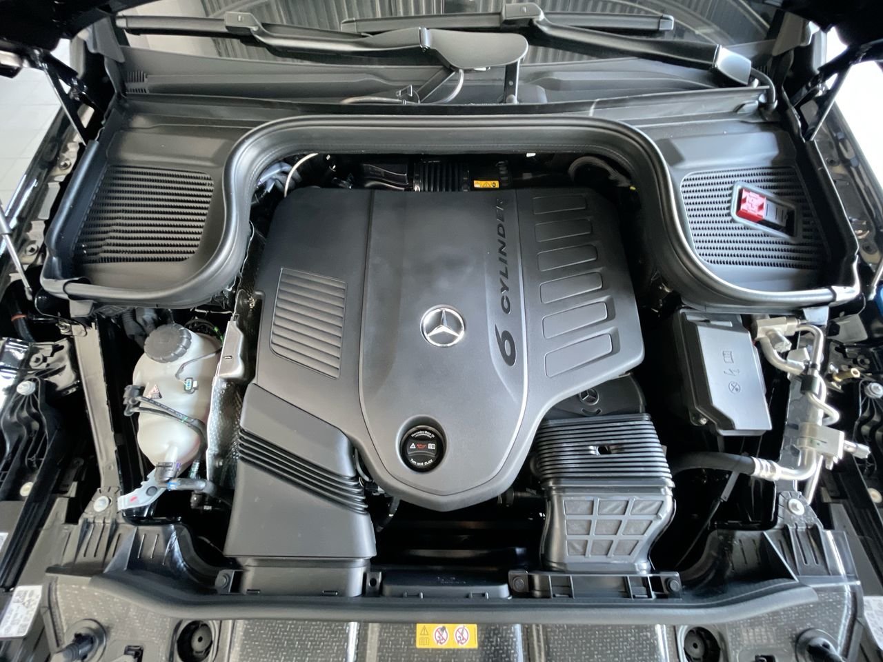 Used 2023 Obsidian Black Metallic Mercedes-Benz 4MATIC SUV image 35