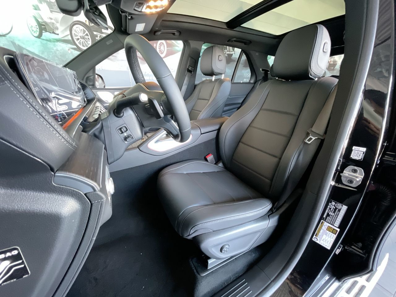 Used 2023 Obsidian Black Metallic Mercedes-Benz 4MATIC SUV image 19