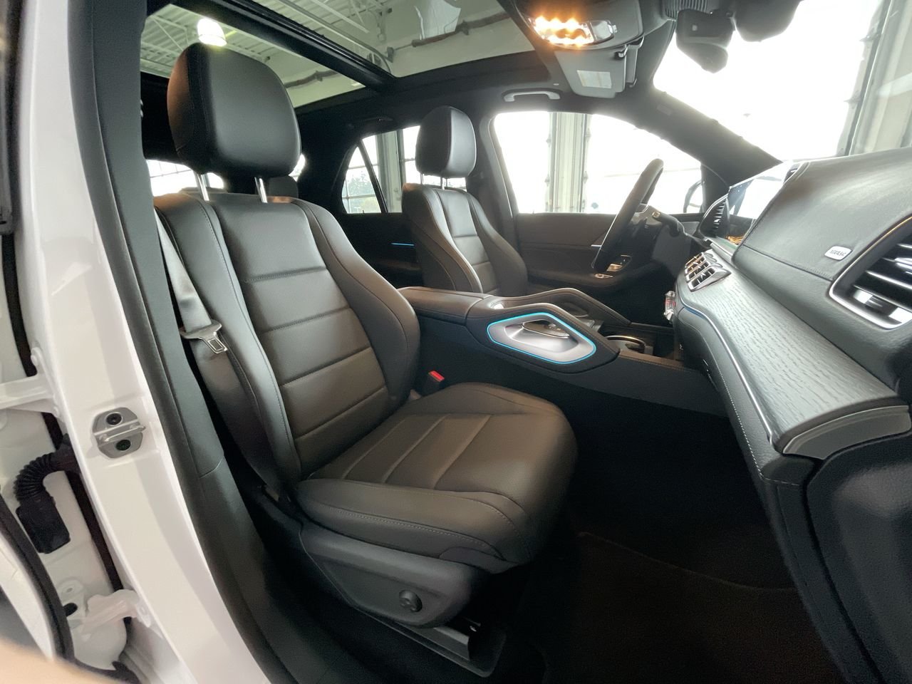 Used 2023 Polar White Mercedes-Benz 4MATIC SUV image 34