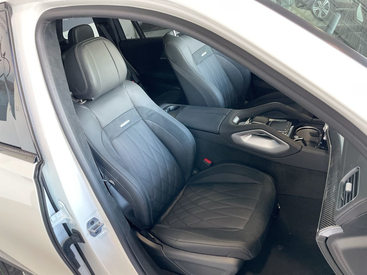 New 2023 Diamond White Metallic Mercedes-Benz AMG 63 4MATIC+ image 36