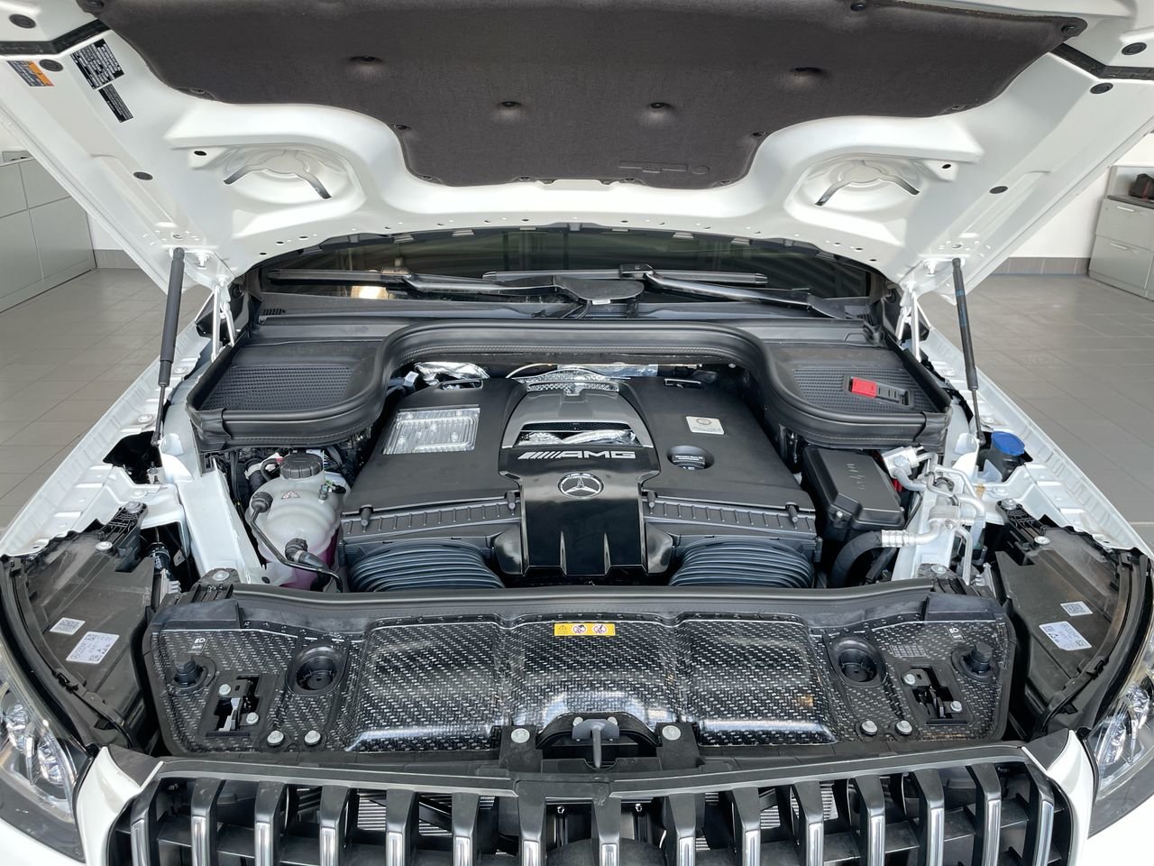 New 2023 Diamond White Metallic Mercedes-Benz AMG 63 4MATIC+ image 19