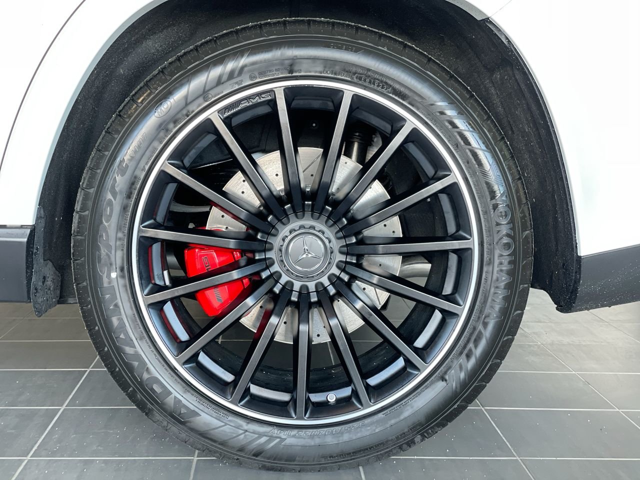 New 2023 Diamond White Metallic Mercedes-Benz AMG 63 4MATIC+ image 18