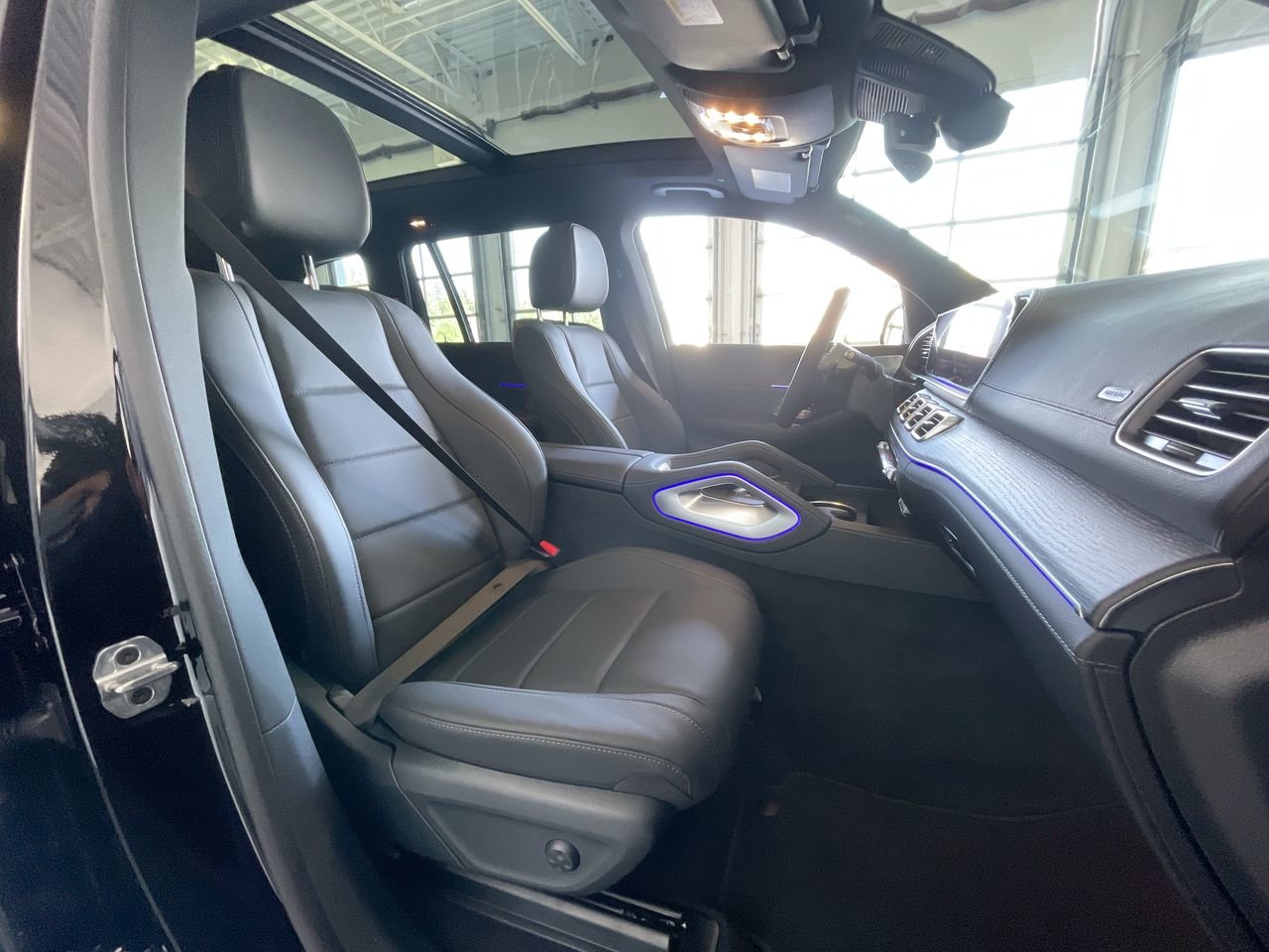 New 2023 Obsidian Black Mercedes-Benz 450 4MATIC image 36