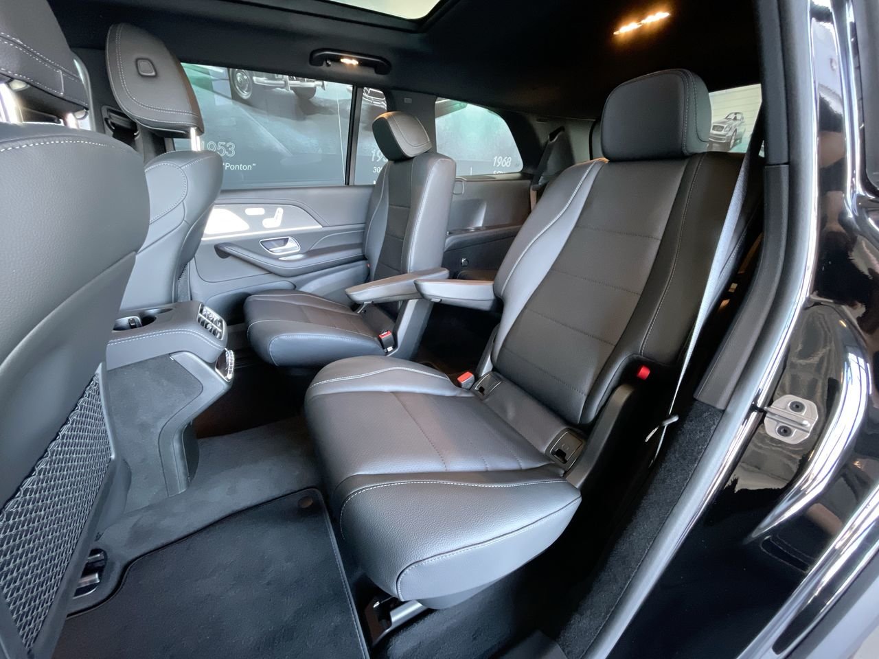 New 2023 Obsidian Black Mercedes-Benz 450 4MATIC image 32