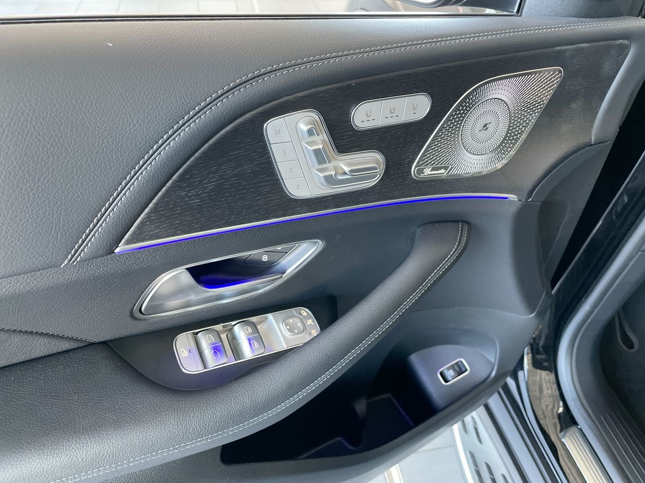 New 2023 Obsidian Black Mercedes-Benz 450 4MATIC image 22