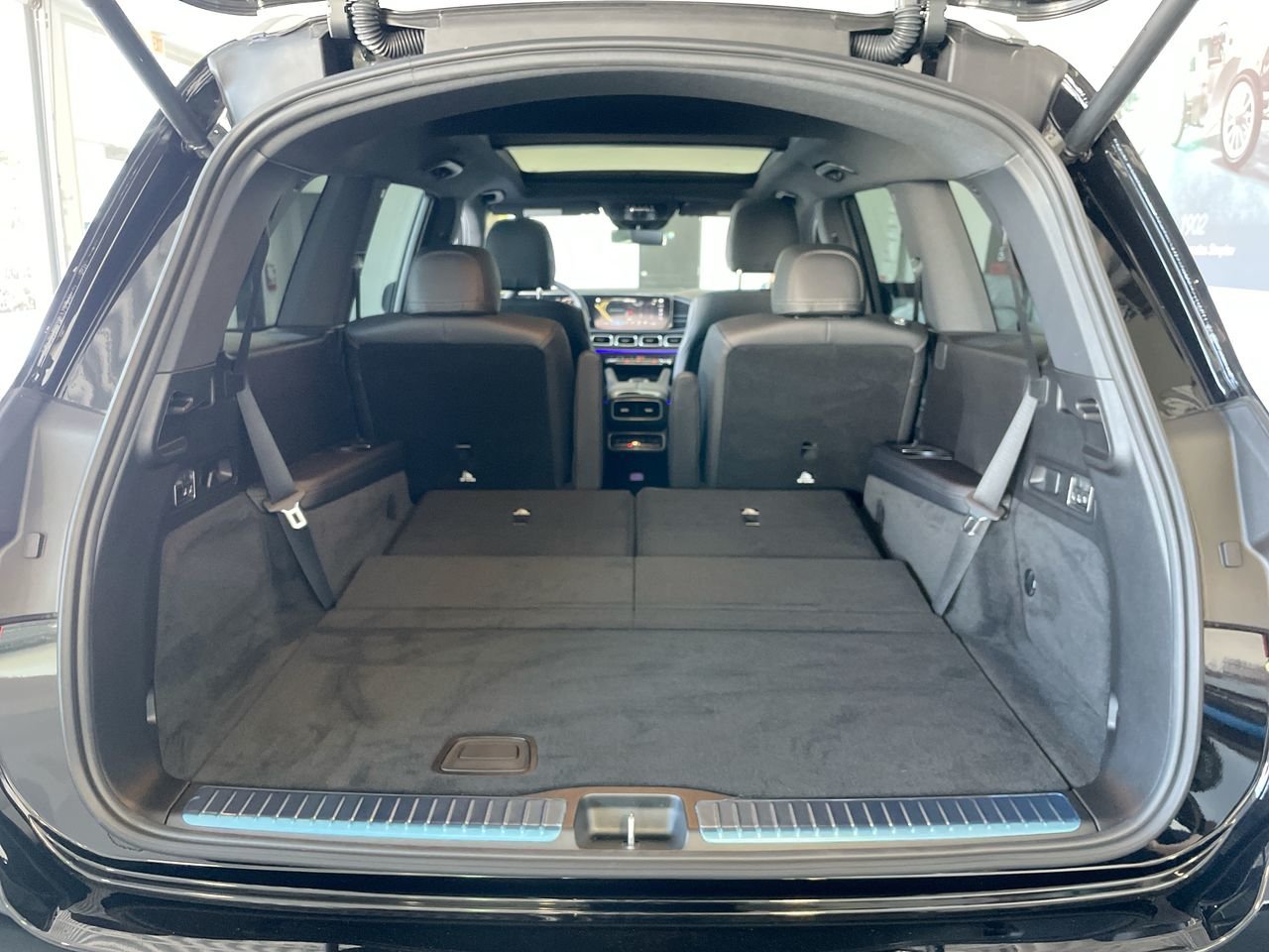 New 2023 Obsidian Black Mercedes-Benz 450 4MATIC image 34