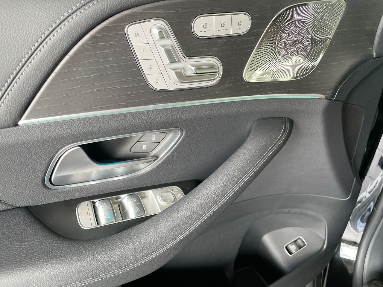 New 2023 Obsidian Black Mercedes-Benz 450 4MATIC image 22