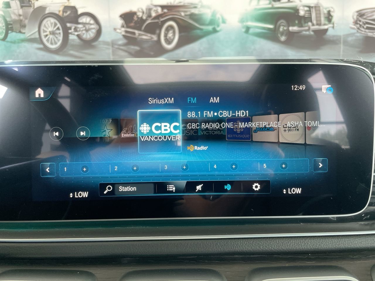New 2023 Obsidian Black Mercedes-Benz 450 4MATIC image 25