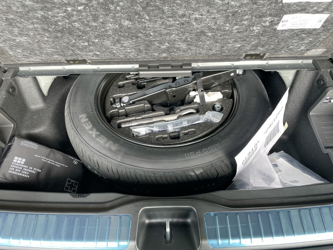 New 2023 Obsidian Black Mercedes-Benz 450 4MATIC image 35