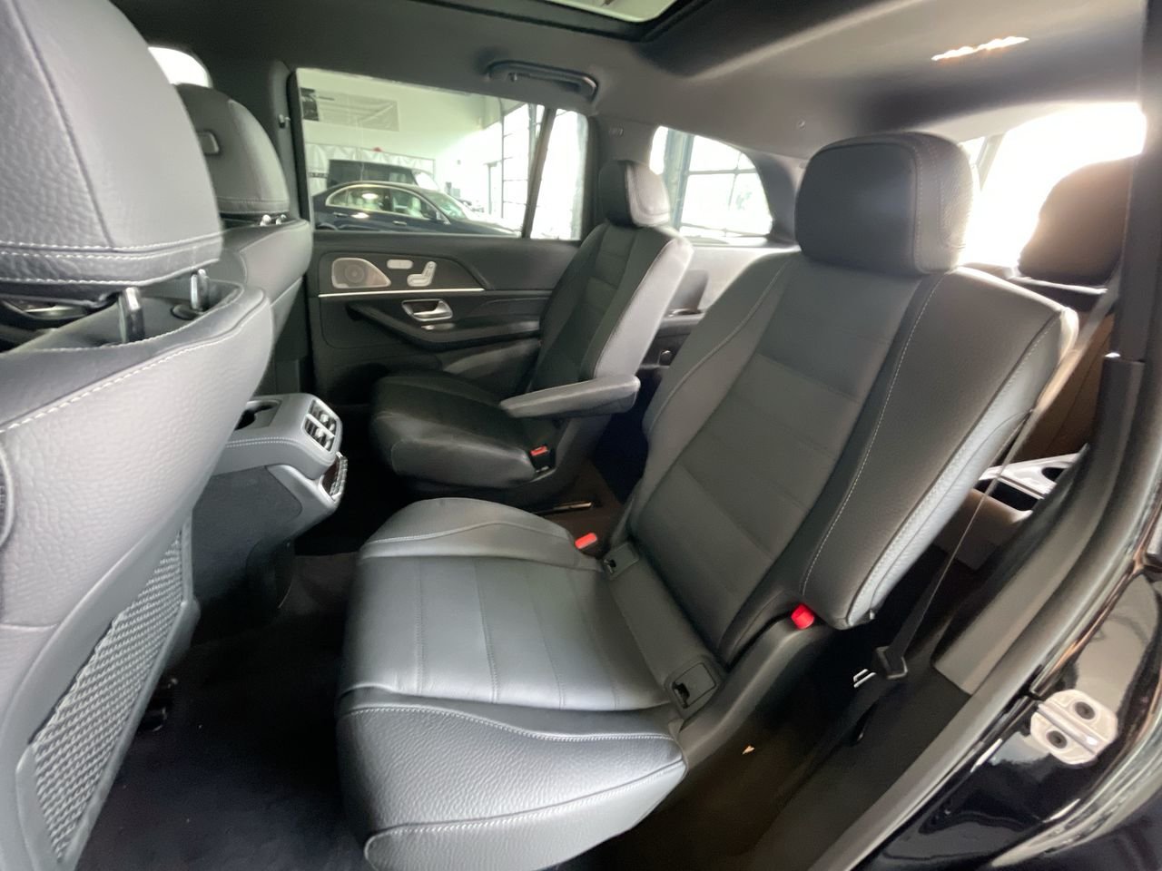 New 2023 Obsidian Black Mercedes-Benz 450 4MATIC image 32