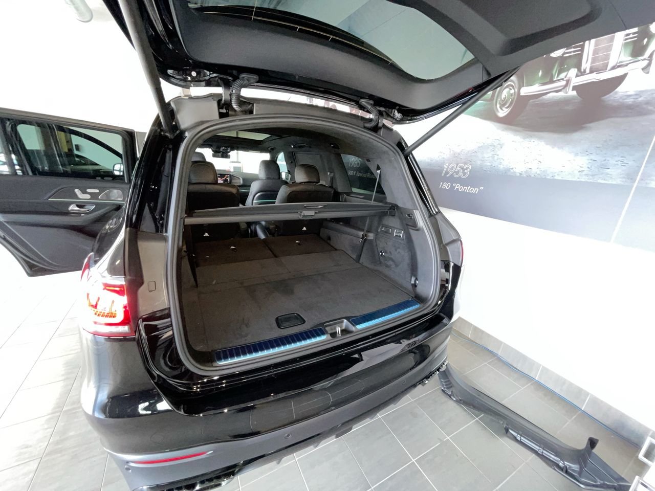 New 2023 Obsidian Black Metallic Mercedes-Benz AMG 63 4MATIC+ image 19