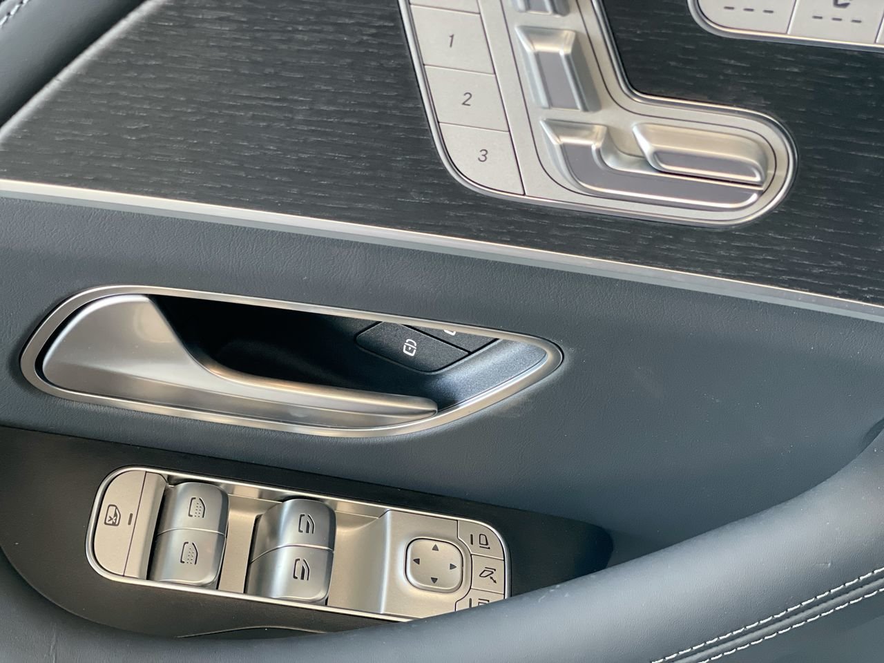 New 2023 Obsidian Black Metallic Mercedes-Benz AMG 63 4MATIC+ image 25