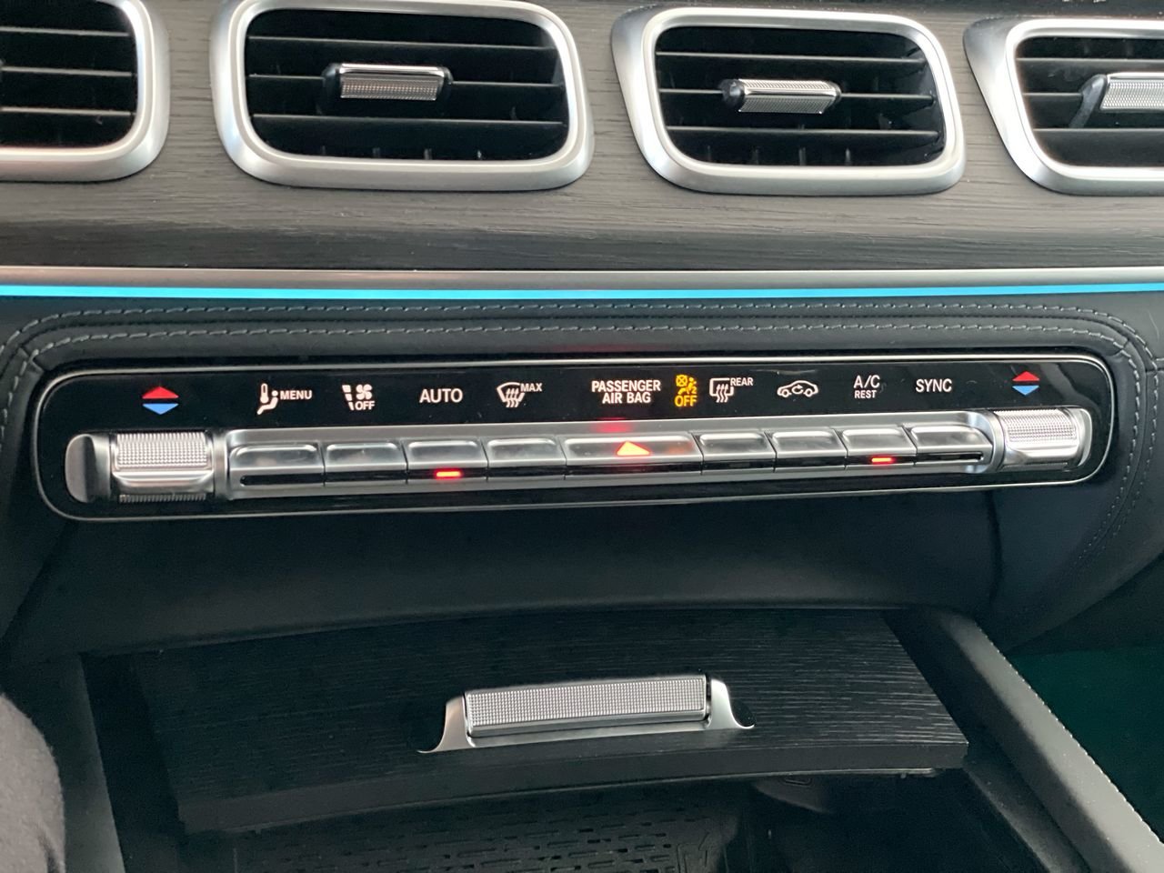New 2023 Obsidian Black Metallic Mercedes-Benz AMG 63 4MATIC+ image 30
