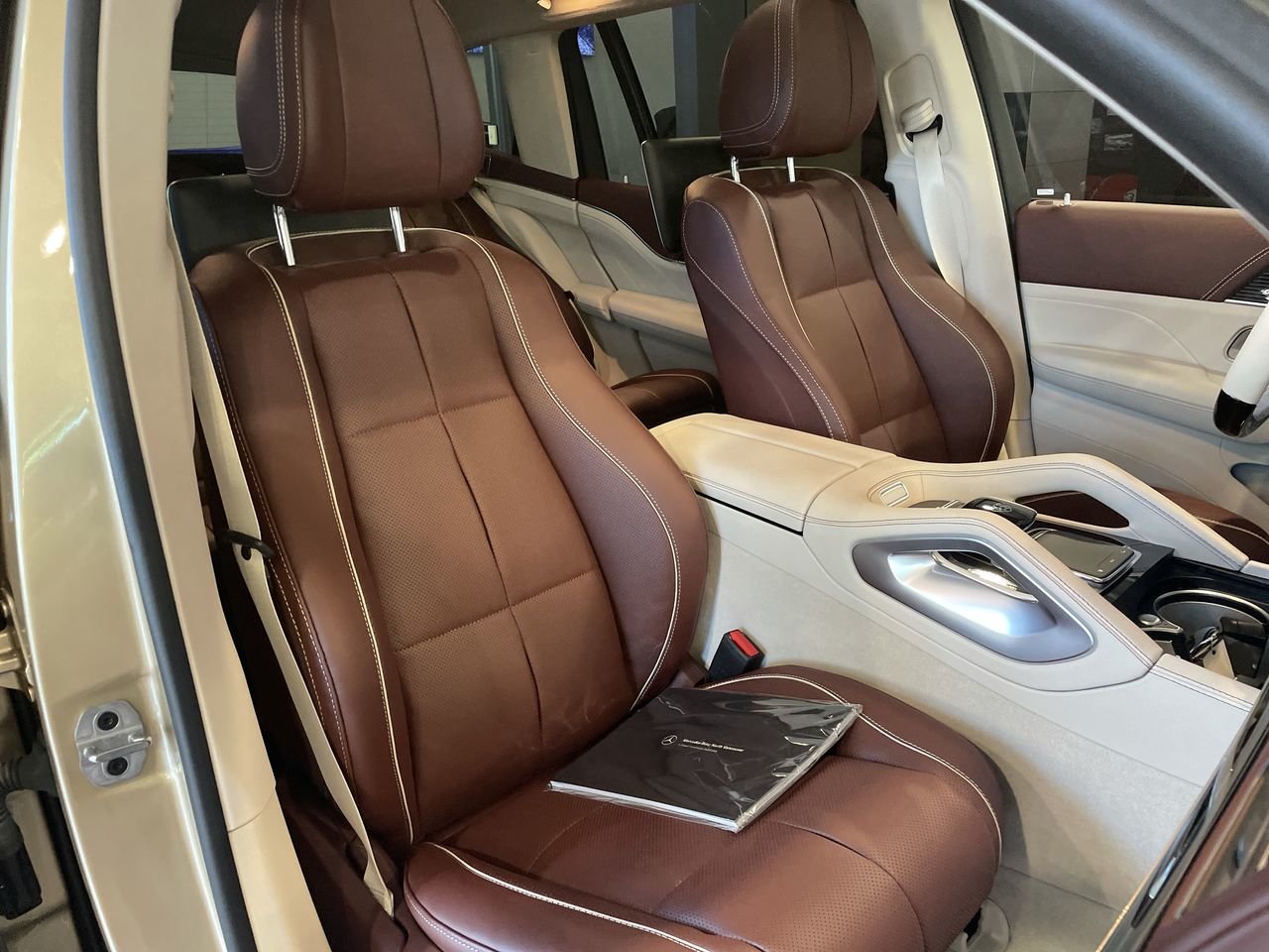 New 2023 Obsidian Black Metallic Mercedes-Benz 600 4MATIC image 34