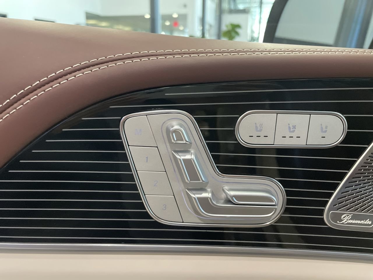 New 2023 Obsidian Black Metallic Mercedes-Benz 600 4MATIC image 21