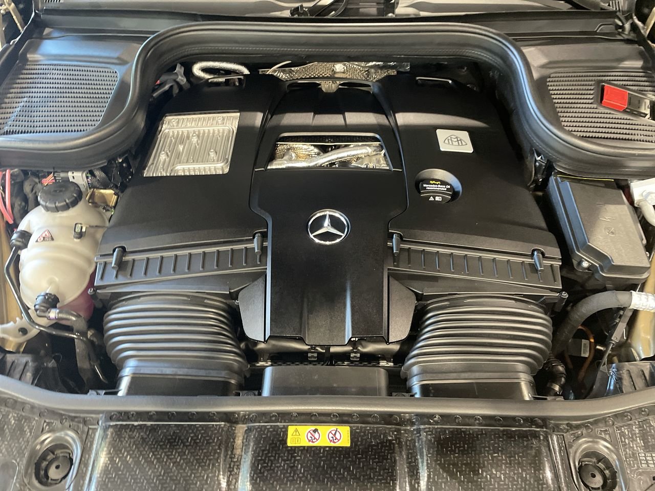 New 2023 Obsidian Black Metallic Mercedes-Benz 600 4MATIC image 19
