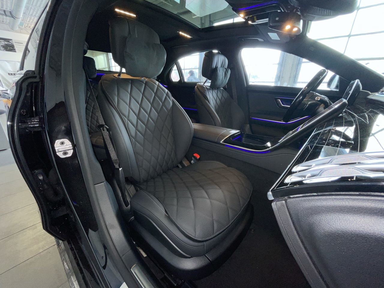 New 2023 Obsidian Black Mercedes-Benz S 580 4MATIC image 35