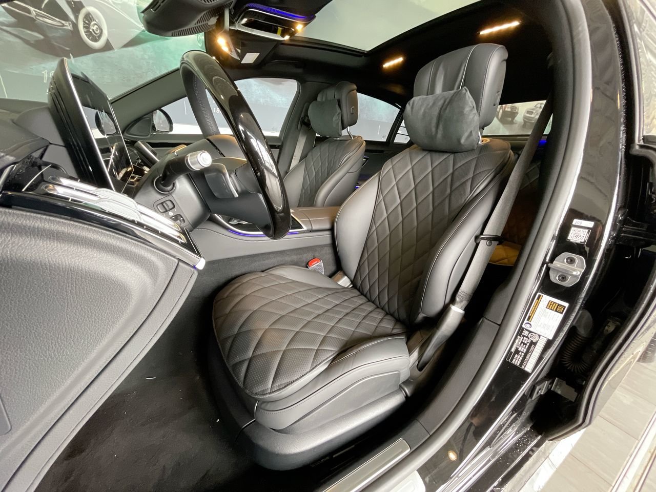 New 2023 Obsidian Black Mercedes-Benz S 580 4MATIC image 21