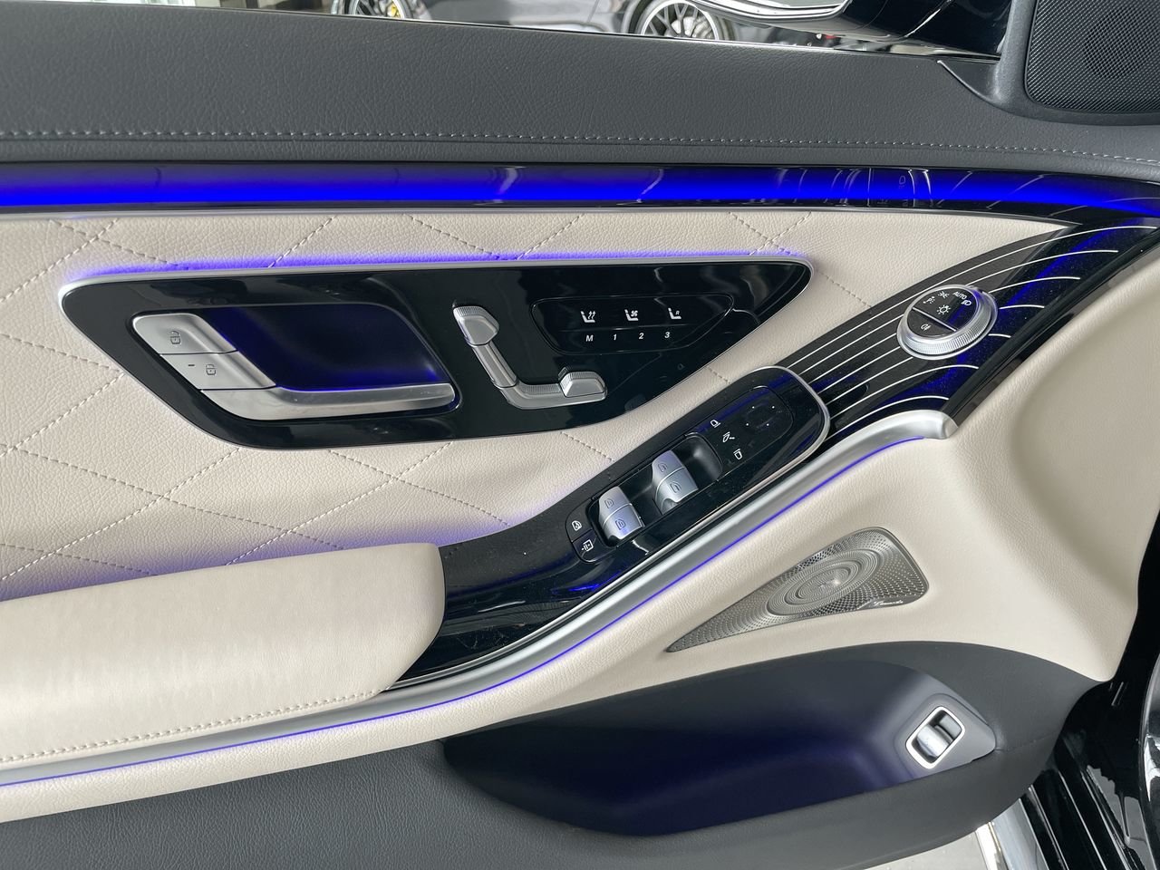 New 2023 Obsidian Black Mercedes-Benz S 580 4MATIC image 24