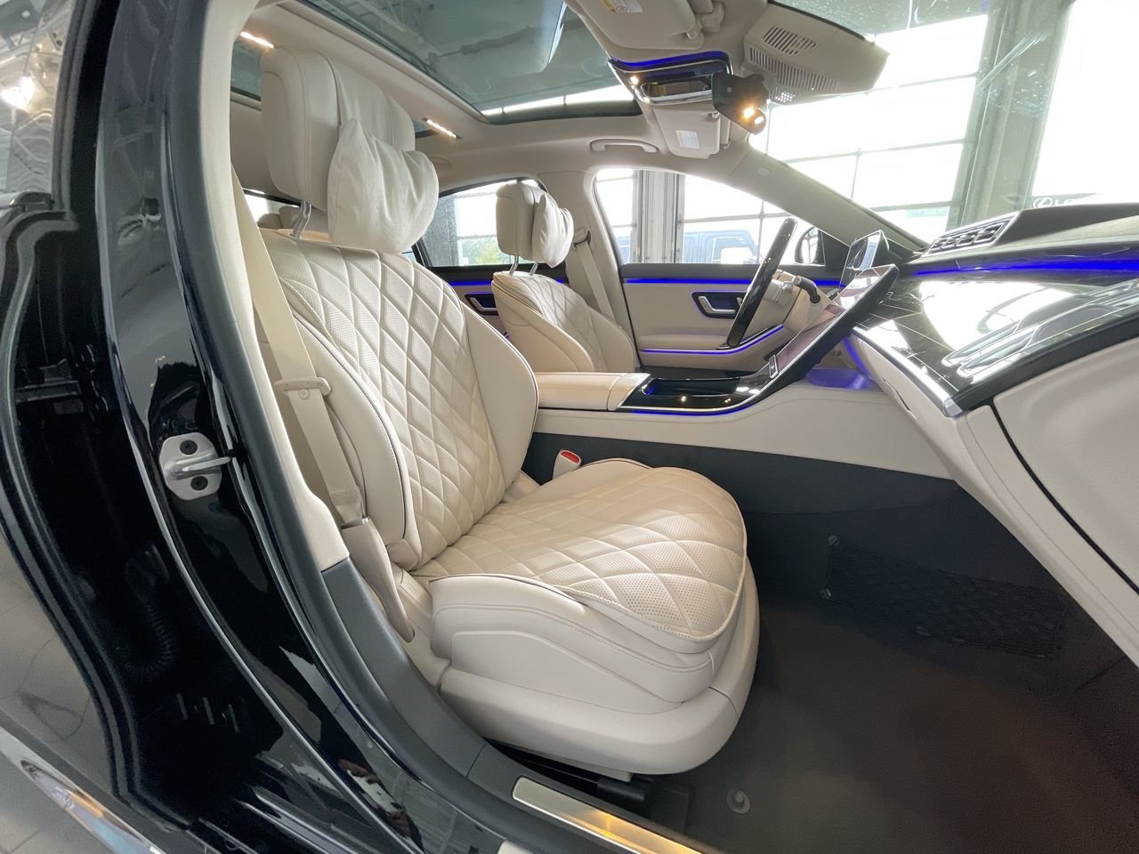 New 2023 Obsidian Black Mercedes-Benz S 580 4MATIC image 35