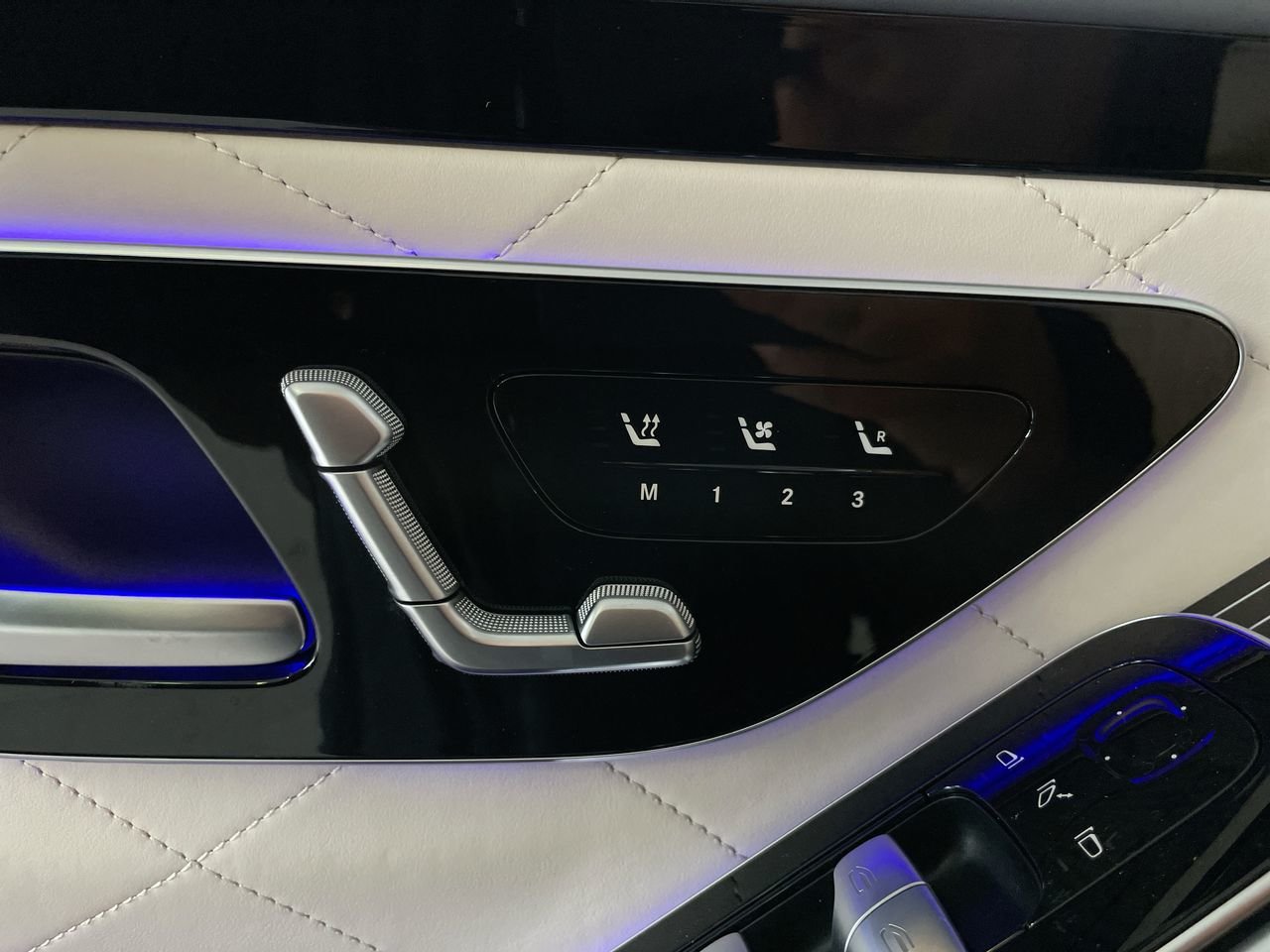 New 2023 High Tech Silver Mercedes-Benz S 580 4MATIC image 23